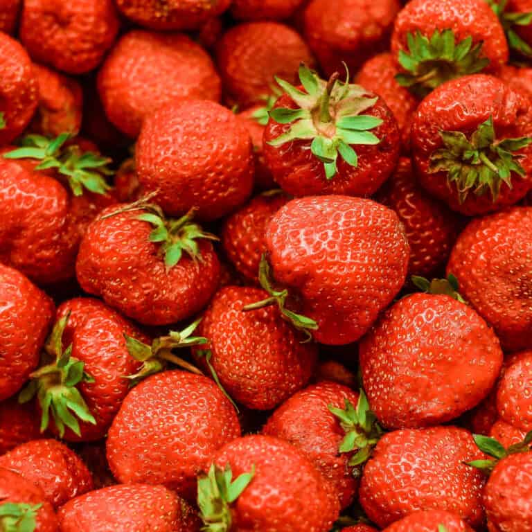 How to Clean Strawberries & Keep Them Fresh