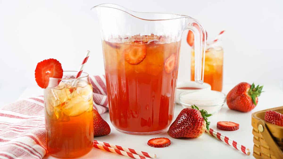 Strawberry Sweet Iced Tea - Perchance to Cook