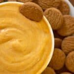 pumpkin pie dip with gingersnaps