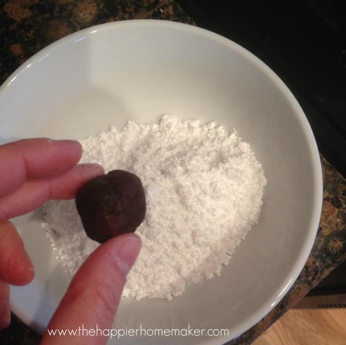 rolling chocolate crinkle cookies