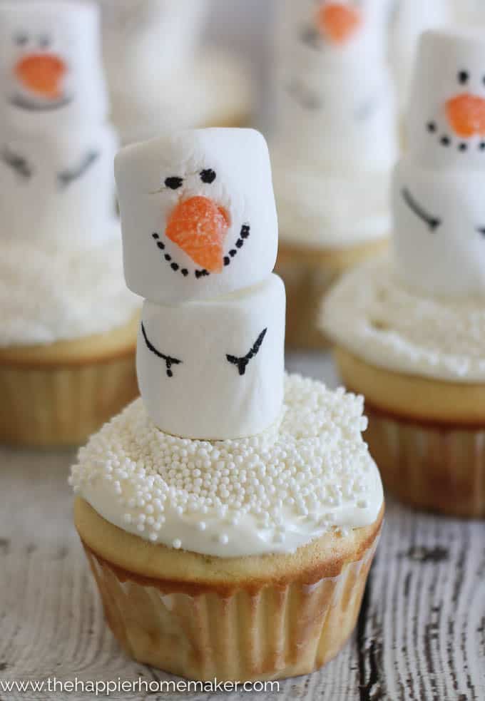 Snowman Snacks & Fudgie Marshmallow Cupcakes - JOYFUL DAISY