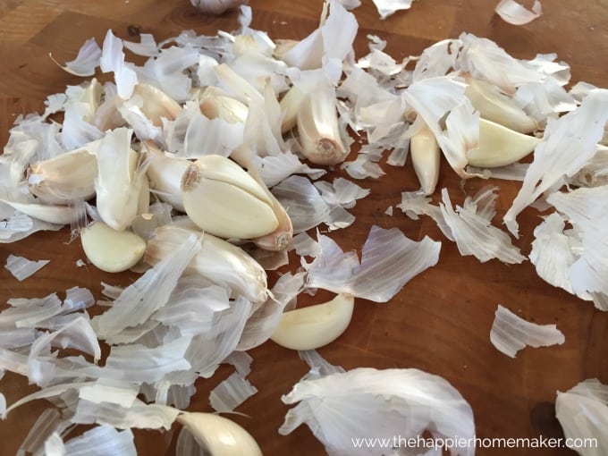 A close up of peeled garlic