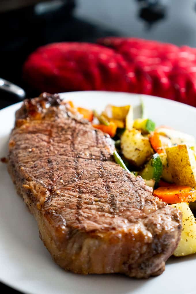 https://thehappierhomemaker.com/wp-content/uploads/2019/01/how-to-cook-a-steakhouse-steak.jpg