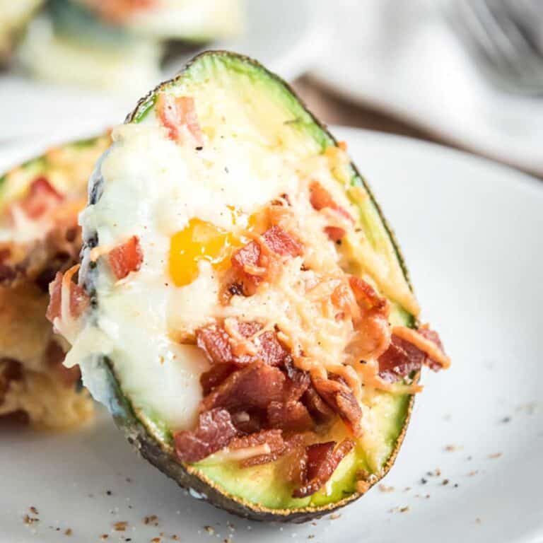 Baked Avocado & Eggs with Bacon and Cheese Recipe