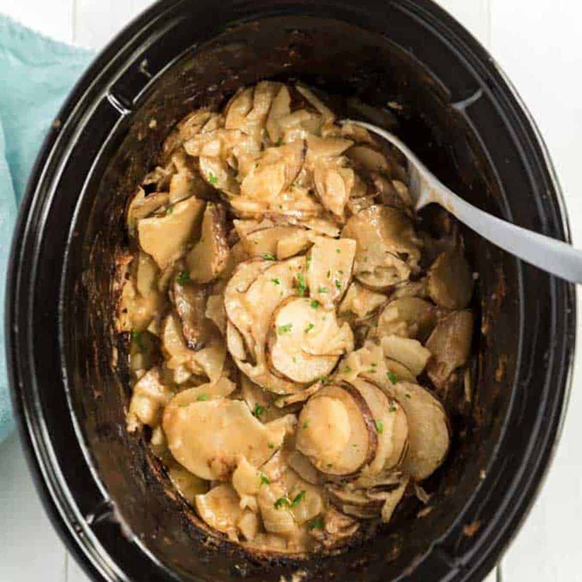 Cheesy Slow Cooker Scalloped Potatoes - Slow Cooking Perfected