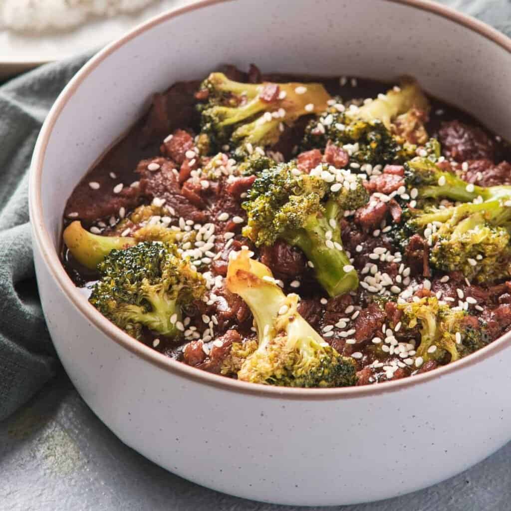 cream bowl with beef and broccoli