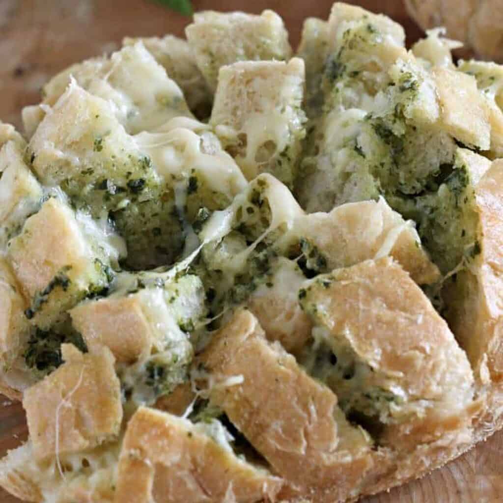 cheesy pull apart bread with pesto