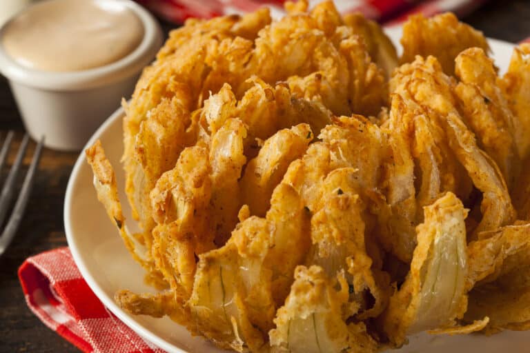 How To Reheat A Bloomin Onion 5 Easy Ways The Happier Homemaker   BLOOMIN ONION 768x512 