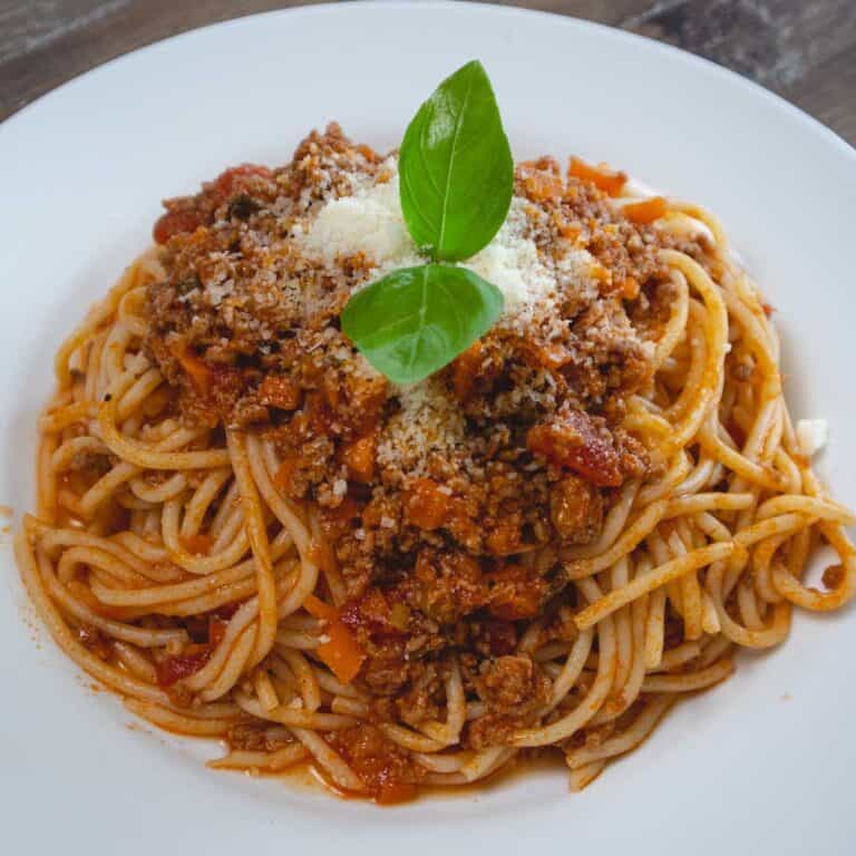 What to Serve with Spaghetti – 13 Easy Ideas