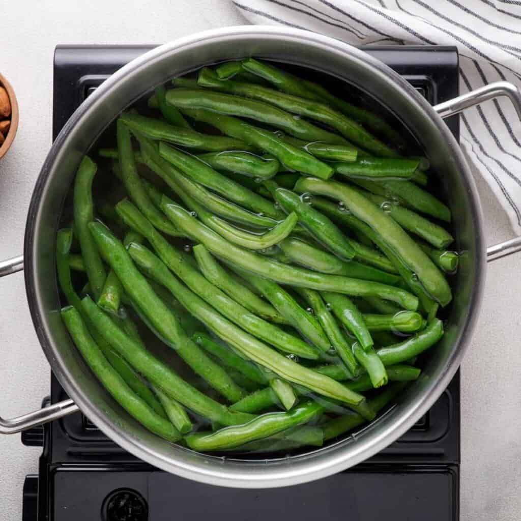 green beans in pot of water