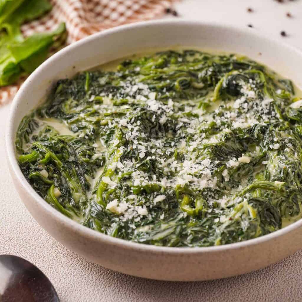 bowl of creamed spinach