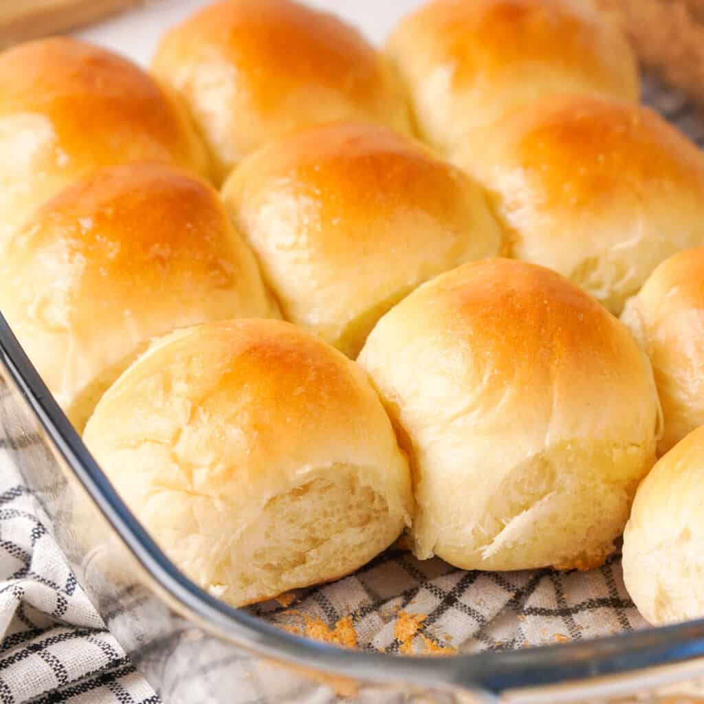 close up of dinner rolls in glass dish