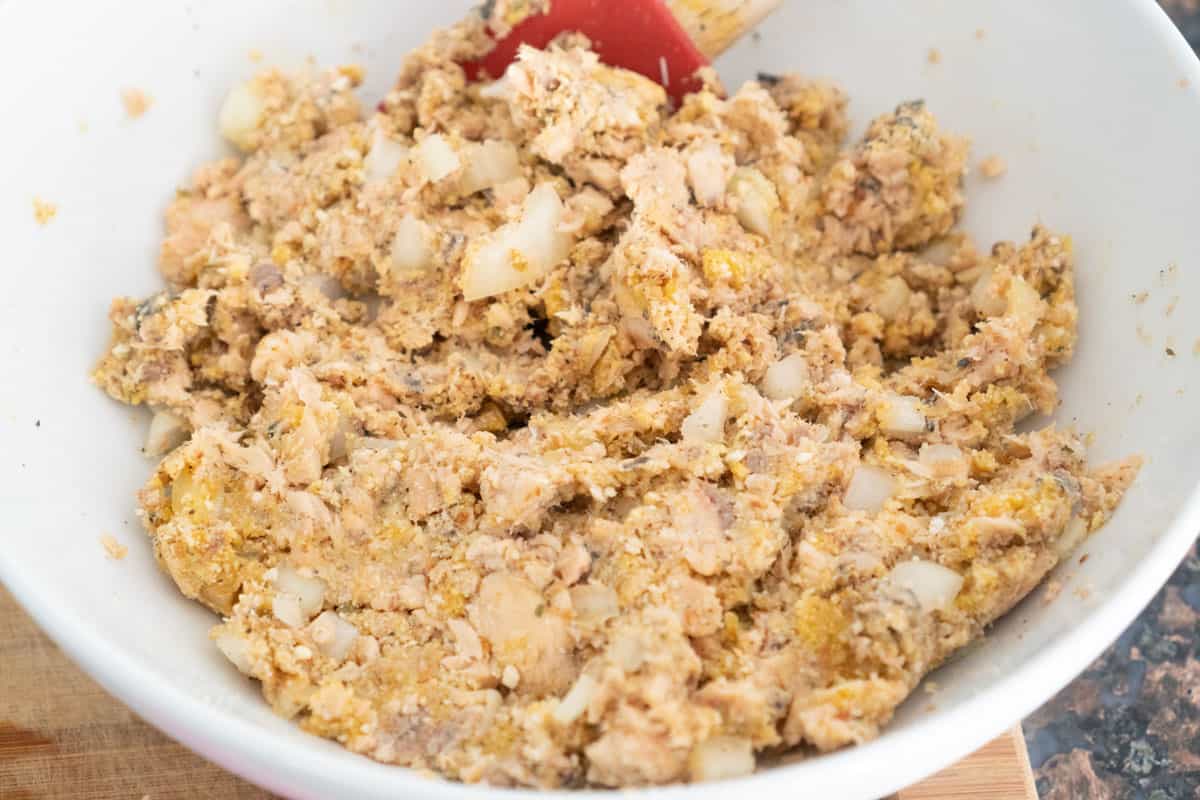 Salmon Patties - Easy Southern Recipe - The Happier Homemaker