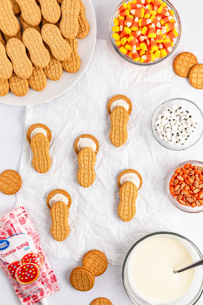 arranging nutter butters to make Nutter Butter Turkeys