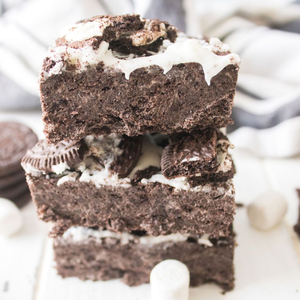 stack of no bake oreo bars