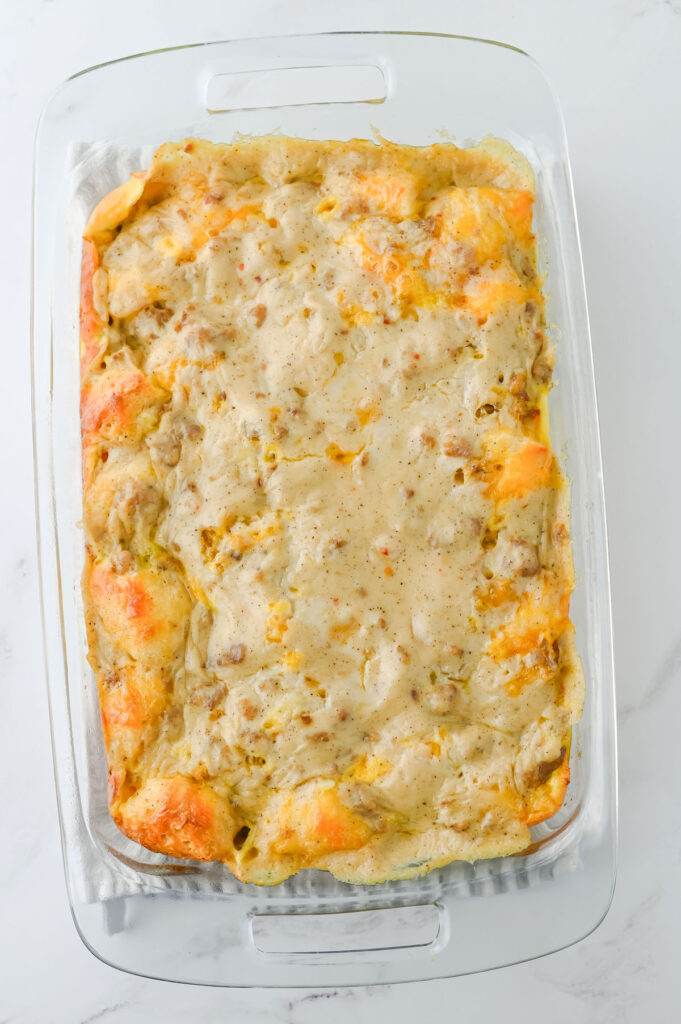 biscuits and gravy casserole
