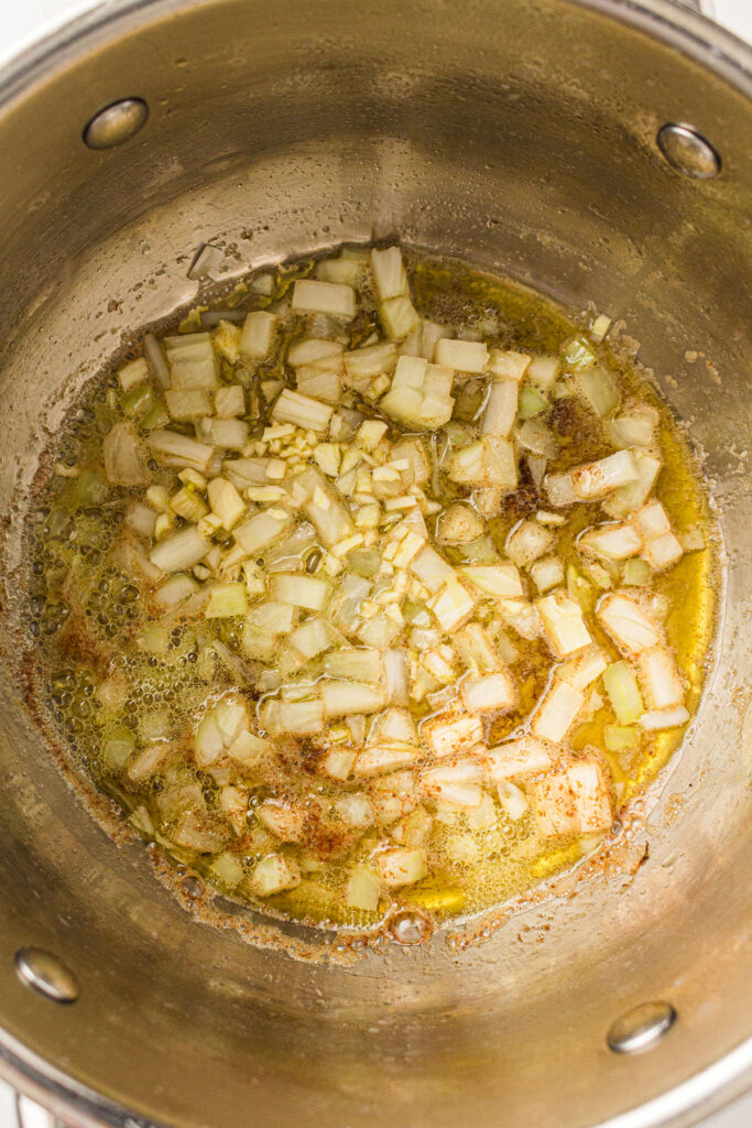 garlic in pot